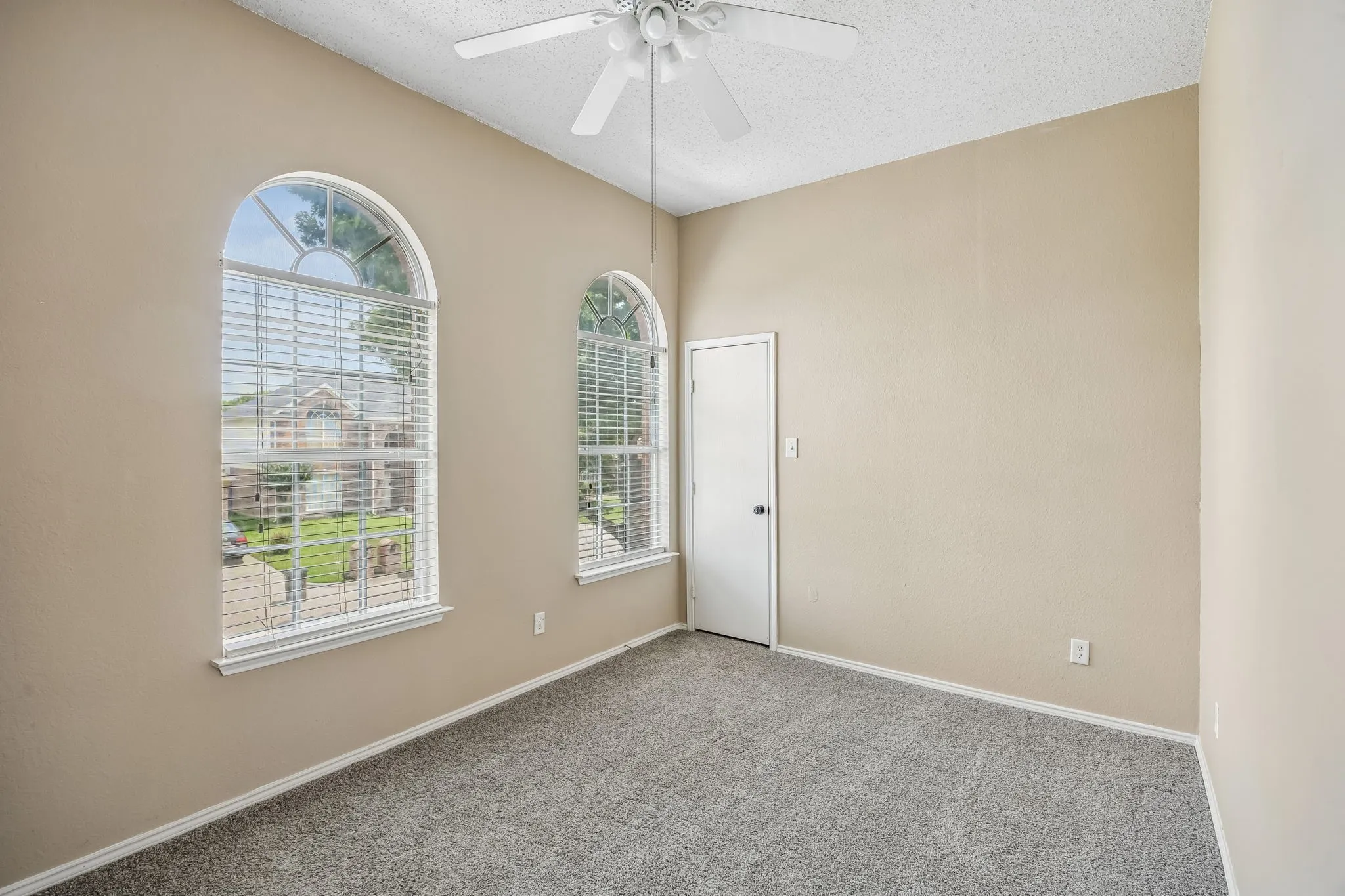 Single Family Residence For Sale in Tarrant County , 4501 Stepping Stone Drive, Fort Worth, Texas 76123, 4 Bedroom, 3 Bathroom, 2 Garage spaces, 2,680 Sqft, built in 2000, mls#21382260, Real Estate Agent in Fort Worth, Homes For Sale in Tarrant county, Homes For Sale in Fort Worth, Realtor in Fort Worth Texas, Real Estate Brokerage Independent Realty Texas, Luminita Cordes Realtor