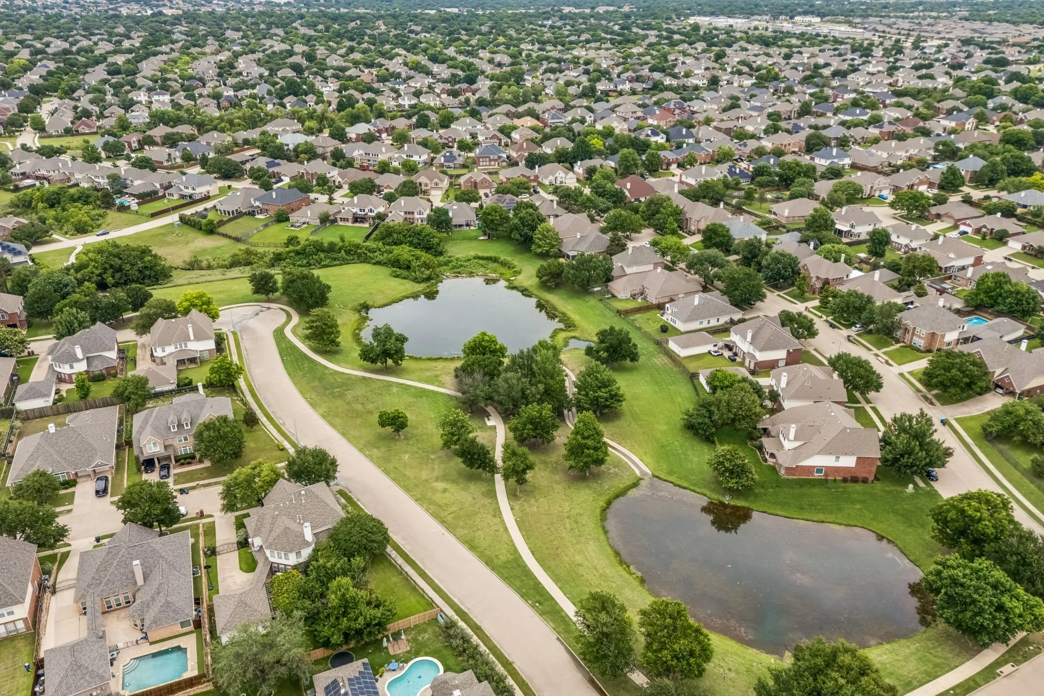 Single Family Residence For Sale in Tarrant County , 4501 Stepping Stone Drive, Fort Worth, Texas 76123, 4 Bedroom, 3 Bathroom, 2 Garage spaces, 2,680 Sqft, built in 2000, mls#21382260, Real Estate Agent in Fort Worth, Homes For Sale in Tarrant county, Homes For Sale in Fort Worth, Realtor in Fort Worth Texas, Real Estate Brokerage Independent Realty Texas, Luminita Cordes Realtor