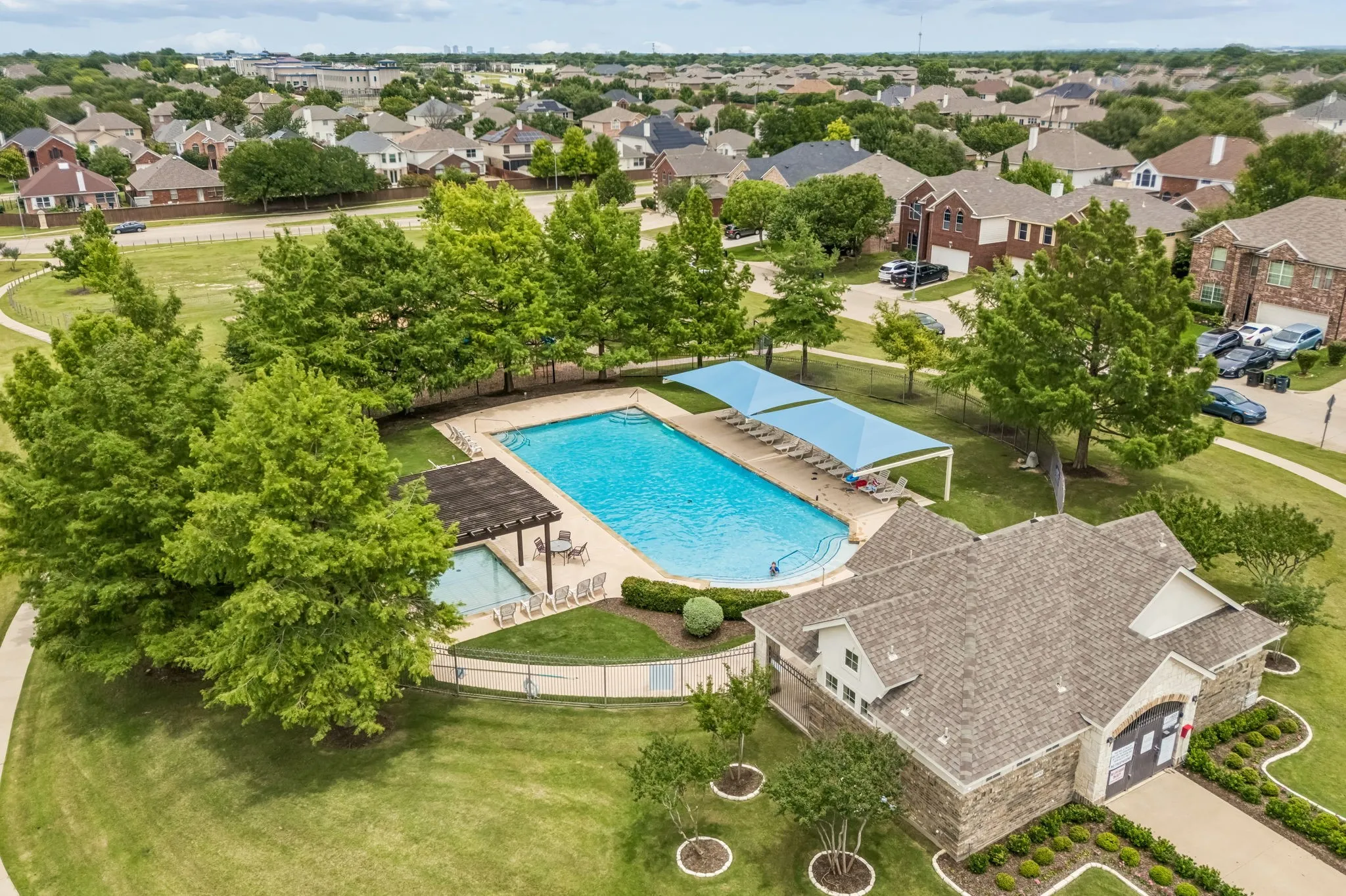 Single Family Residence For Sale in Tarrant County , 4501 Stepping Stone Drive, Fort Worth, Texas 76123, 4 Bedroom, 3 Bathroom, 2 Garage spaces, 2,680 Sqft, built in 2000, mls#21382260, Real Estate Agent in Fort Worth, Homes For Sale in Tarrant county, Homes For Sale in Fort Worth, Realtor in Fort Worth Texas, Real Estate Brokerage Independent Realty Texas, Luminita Cordes Realtor