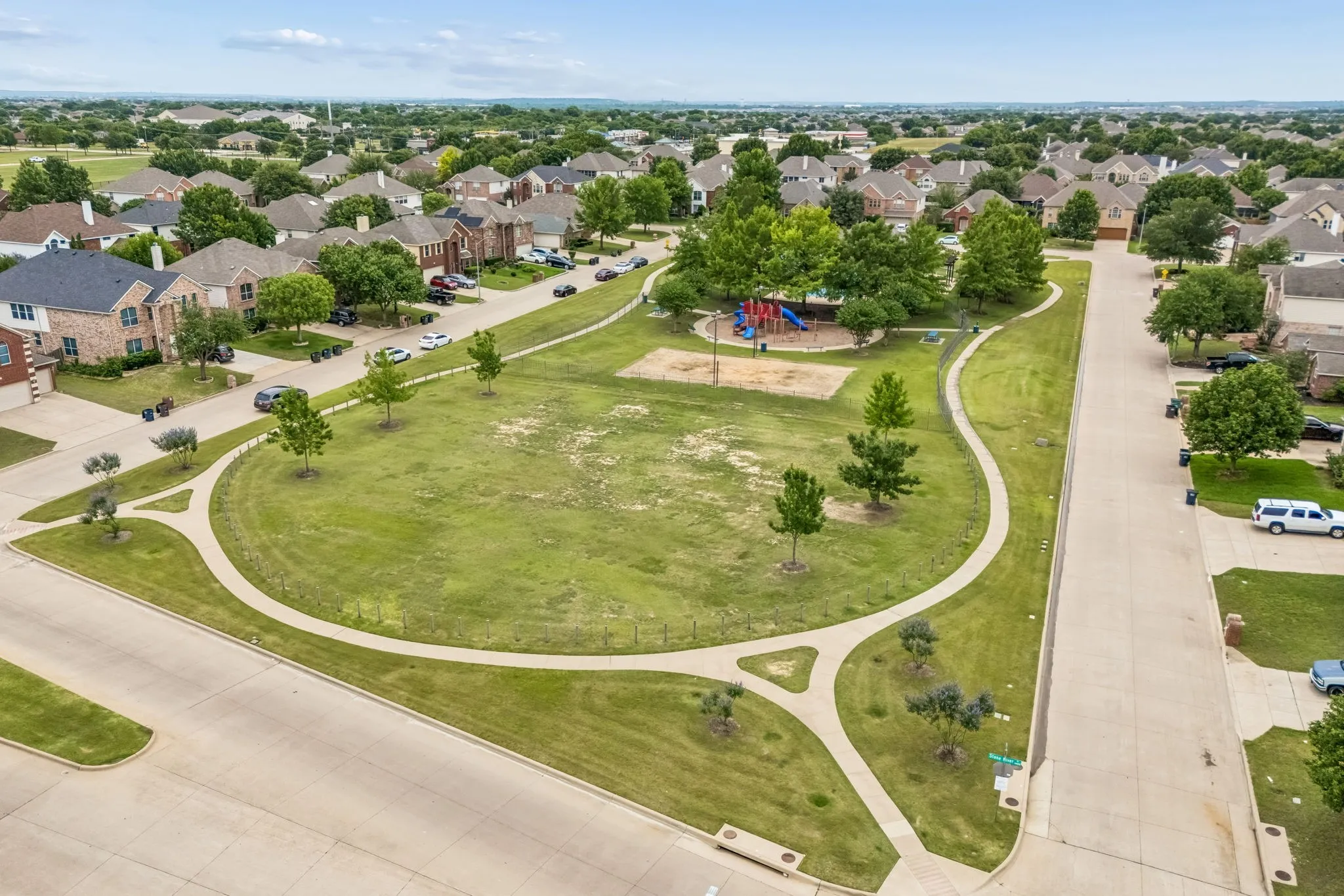 Single Family Residence For Sale in Tarrant County , 4501 Stepping Stone Drive, Fort Worth, Texas 76123, 4 Bedroom, 3 Bathroom, 2 Garage spaces, 2,680 Sqft, built in 2000, mls#21382260, Real Estate Agent in Fort Worth, Homes For Sale in Tarrant county, Homes For Sale in Fort Worth, Realtor in Fort Worth Texas, Real Estate Brokerage Independent Realty Texas, Luminita Cordes Realtor