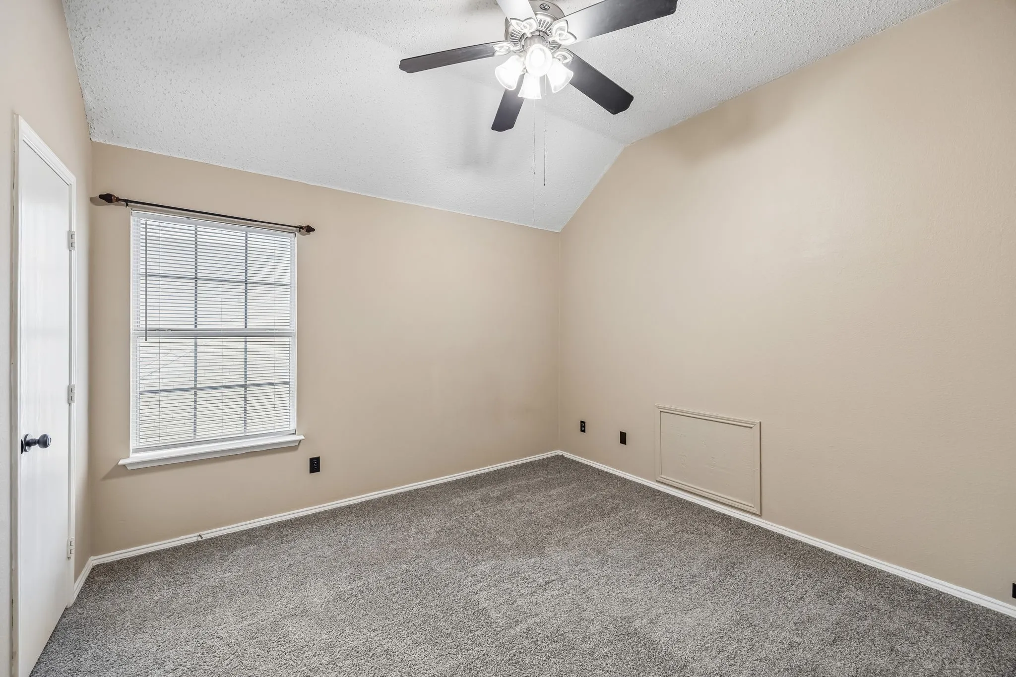 Single Family Residence For Sale in Tarrant County , 4501 Stepping Stone Drive, Fort Worth, Texas 76123, 4 Bedroom, 3 Bathroom, 2 Garage spaces, 2,680 Sqft, built in 2000, mls#21382260, Real Estate Agent in Fort Worth, Homes For Sale in Tarrant county, Homes For Sale in Fort Worth, Realtor in Fort Worth Texas, Real Estate Brokerage Independent Realty Texas, Luminita Cordes Realtor