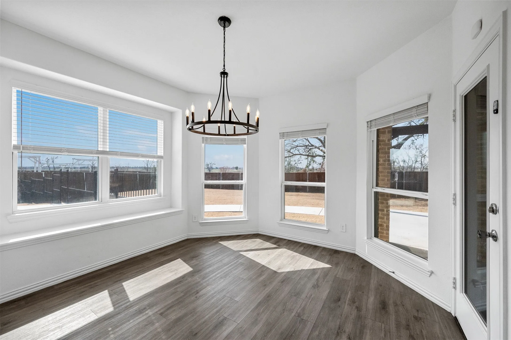Single Family Residence For Sale in Kaufman County , 809 Blue Heron Drive, Forney, Texas 75126, 5 Bedroom, 4 Bathroom, 2 Garage spaces, 4,047 Sqft, built in 2022, mls#21380821, Real Estate Agent in Forney, Homes For Sale in Kaufman county, Homes For Sale in Forney, Realtor in Forney Texas, Real Estate Brokerage Independent Realty Texas, Luminita Cordes Realtor