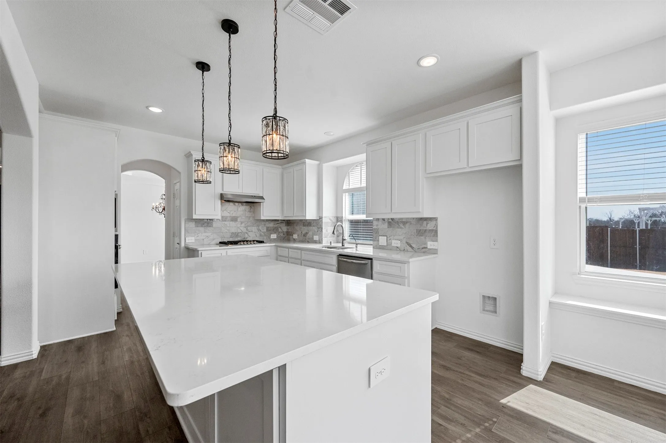 Single Family Residence For Sale in Kaufman County , 809 Blue Heron Drive, Forney, Texas 75126, 5 Bedroom, 4 Bathroom, 2 Garage spaces, 4,047 Sqft, built in 2022, mls#21380821, Real Estate Agent in Forney, Homes For Sale in Kaufman county, Homes For Sale in Forney, Realtor in Forney Texas, Real Estate Brokerage Independent Realty Texas, Luminita Cordes Realtor