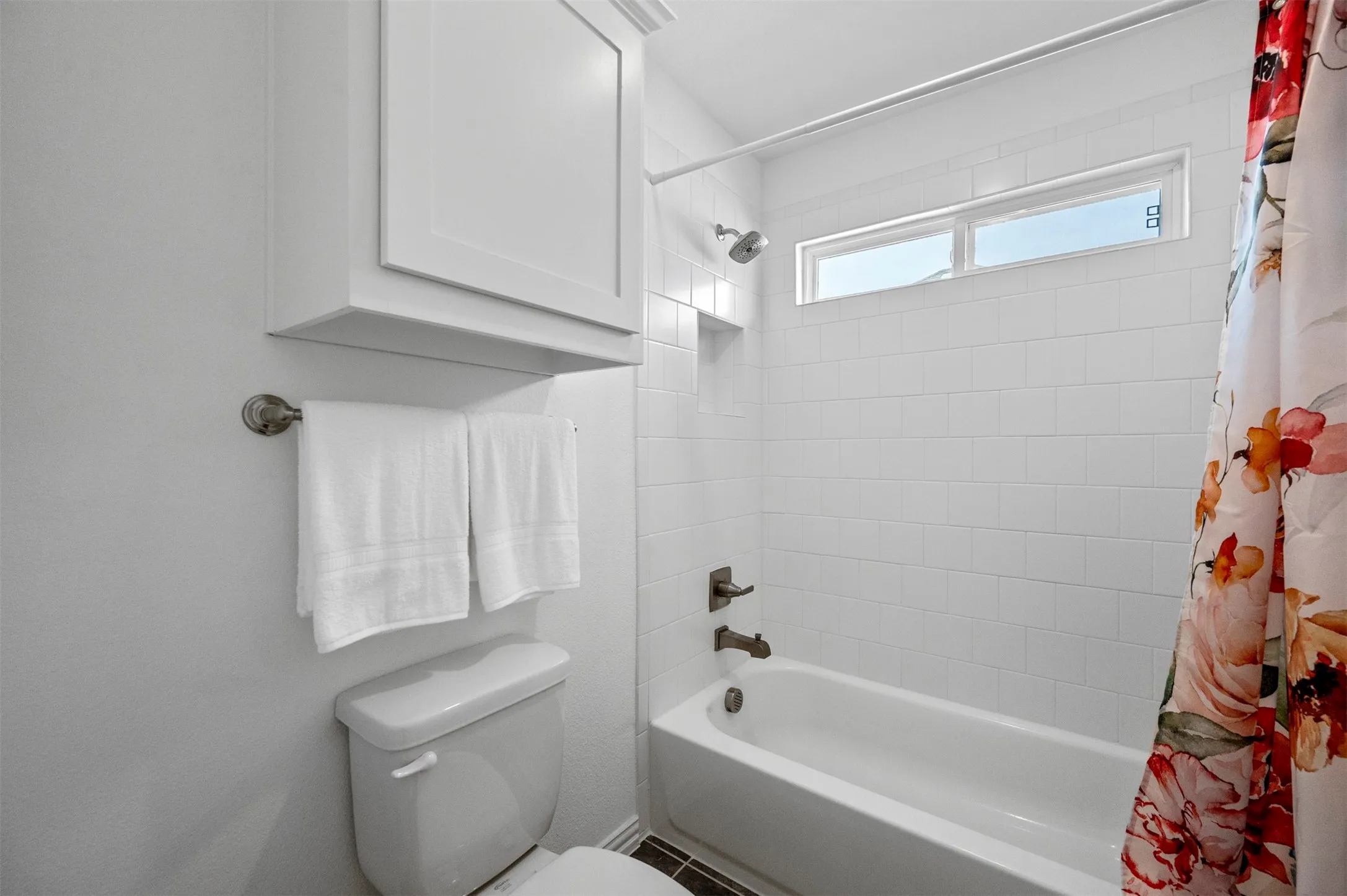 Single Family Residence For Sale in Kaufman County , 809 Blue Heron Drive, Forney, Texas 75126, 5 Bedroom, 4 Bathroom, 2 Garage spaces, 4,047 Sqft, built in 2022, mls#21380821, Real Estate Agent in Forney, Homes For Sale in Kaufman county, Homes For Sale in Forney, Realtor in Forney Texas, Real Estate Brokerage Independent Realty Texas, Luminita Cordes Realtor