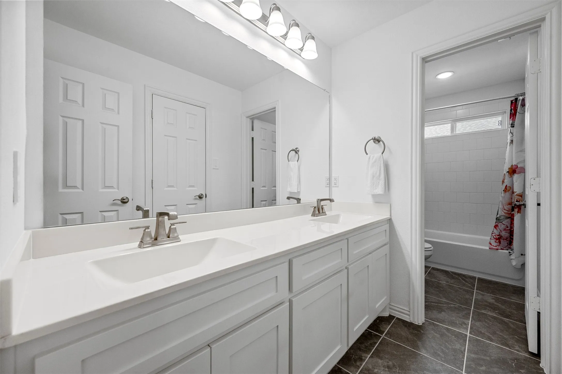 Single Family Residence For Sale in Kaufman County , 809 Blue Heron Drive, Forney, Texas 75126, 5 Bedroom, 4 Bathroom, 2 Garage spaces, 4,047 Sqft, built in 2022, mls#21380821, Real Estate Agent in Forney, Homes For Sale in Kaufman county, Homes For Sale in Forney, Realtor in Forney Texas, Real Estate Brokerage Independent Realty Texas, Luminita Cordes Realtor