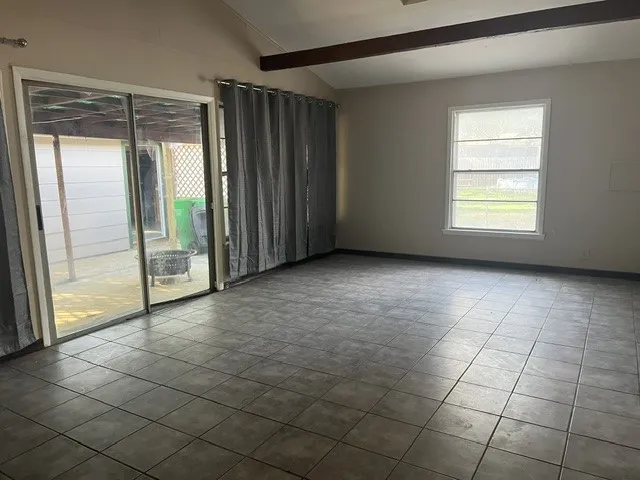 Single Family Residence For Rent in Cooke County , 1817 Throckmorton Street, Gainesville, Texas 76240, 2 Bedroom, 2 Bathroom, Garage spaces, 1,644 Sqft, built in 1950, mls#21382277, Real Estate Agent in Gainesville, Homes For Rent in Cooke county, Homes For Rent in Gainesville, Realtor in Gainesville Texas, Real Estate Brokerage Independent Realty Texas, Luminita Cordes Realtor