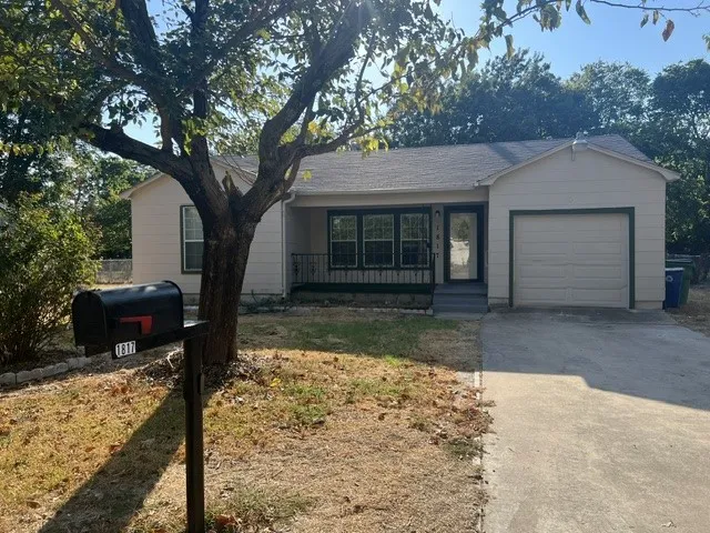 Single Family Residence For Rent in Cooke County , 1817 Throckmorton Street, Gainesville, Texas 76240, 2 Bedroom, 2 Bathroom, Garage spaces, 1,644 Sqft, built in 1950, mls#21382277, Real Estate Agent in Gainesville, Homes For Rent in Cooke county, Homes For Rent in Gainesville, Realtor in Gainesville Texas, Real Estate Brokerage Independent Realty Texas, Luminita Cordes Realtor