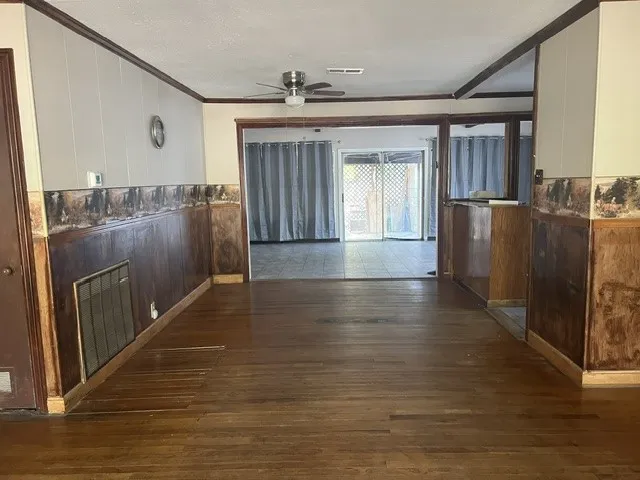 Single Family Residence For Rent in Cooke County , 1817 Throckmorton Street, Gainesville, Texas 76240, 2 Bedroom, 2 Bathroom, Garage spaces, 1,644 Sqft, built in 1950, mls#21382277, Real Estate Agent in Gainesville, Homes For Rent in Cooke county, Homes For Rent in Gainesville, Realtor in Gainesville Texas, Real Estate Brokerage Independent Realty Texas, Luminita Cordes Realtor
