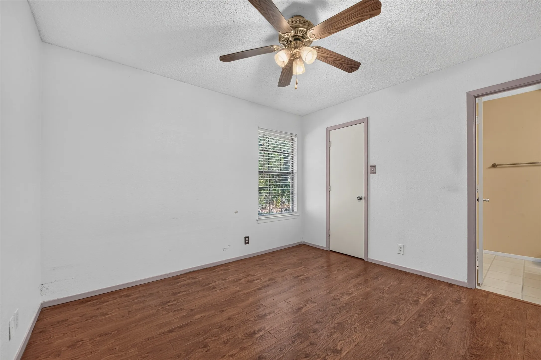 Condominium For Sale in Denton County , 929 Hickory Street 18, Denton, Texas 76201, 2 Bedroom, 3 Bathroom, Garage spaces, 1,047 Sqft, built in 1985, mls#21382337, Real Estate Agent in Denton, Homes For Sale in Denton county, Homes For Sale in Denton, Realtor in Denton Texas, Real Estate Brokerage Independent Realty Texas, Luminita Cordes Realtor