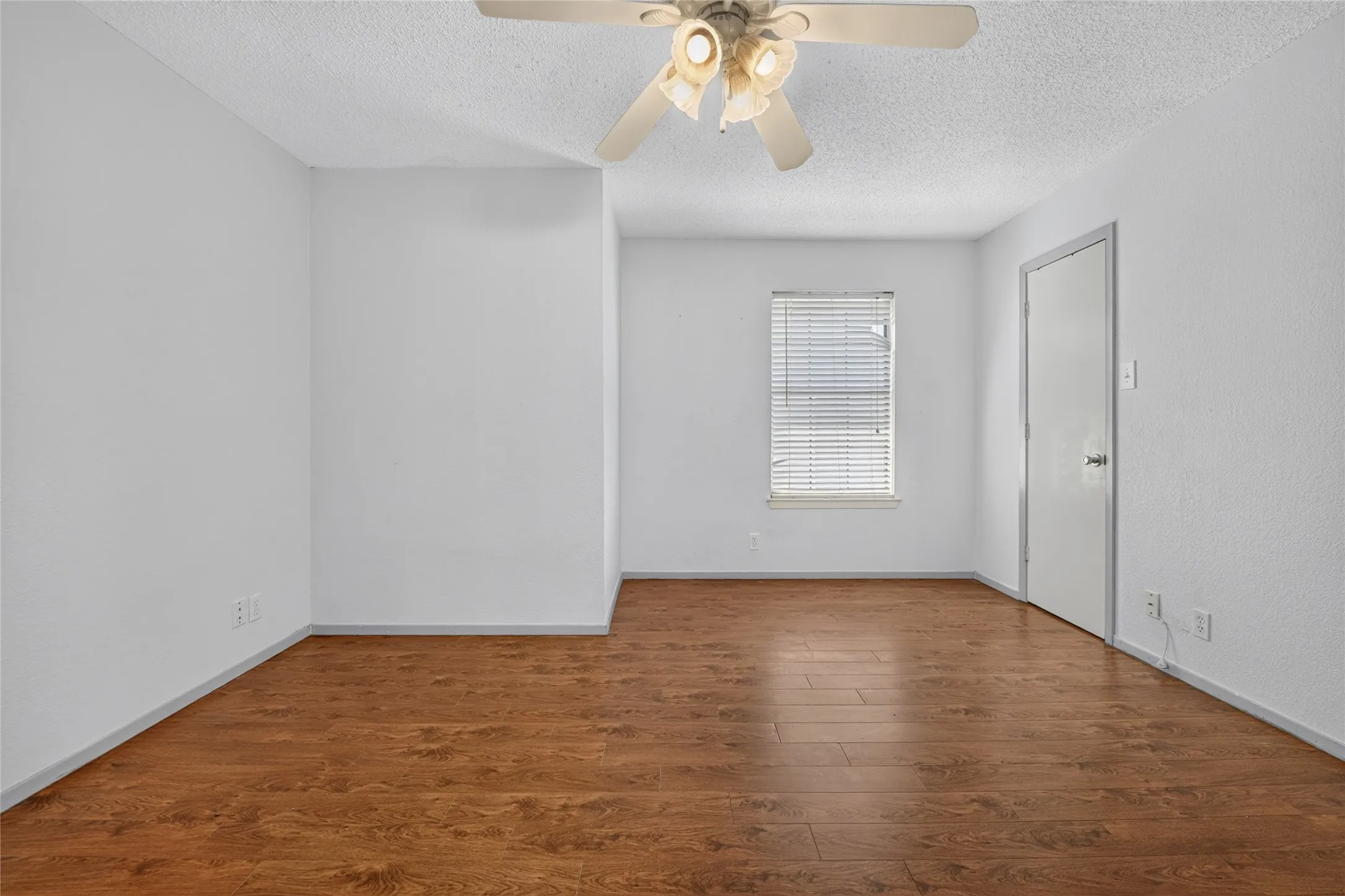 Condominium For Sale in Denton County , 929 Hickory Street 18, Denton, Texas 76201, 2 Bedroom, 3 Bathroom, Garage spaces, 1,047 Sqft, built in 1985, mls#21382337, Real Estate Agent in Denton, Homes For Sale in Denton county, Homes For Sale in Denton, Realtor in Denton Texas, Real Estate Brokerage Independent Realty Texas, Luminita Cordes Realtor