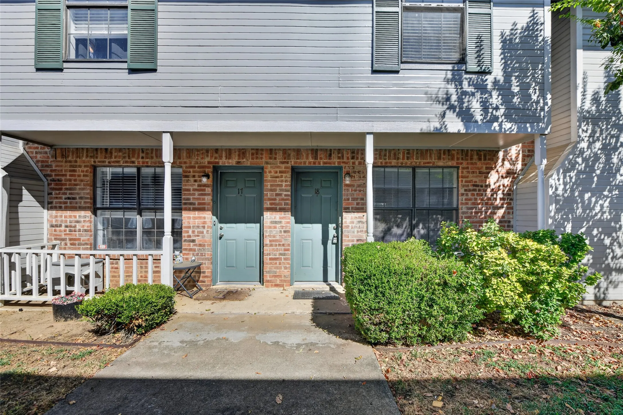 Condominium For Sale in Denton County , 929 Hickory Street 18, Denton, Texas 76201, 2 Bedroom, 3 Bathroom, Garage spaces, 1,047 Sqft, built in 1985, mls#21382337, Real Estate Agent in Denton, Homes For Sale in Denton county, Homes For Sale in Denton, Realtor in Denton Texas, Real Estate Brokerage Independent Realty Texas, Luminita Cordes Realtor