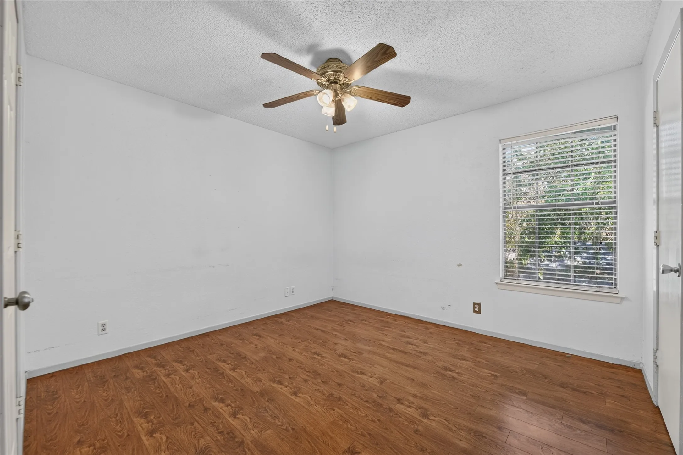 Condominium For Sale in Denton County , 929 Hickory Street 18, Denton, Texas 76201, 2 Bedroom, 3 Bathroom, Garage spaces, 1,047 Sqft, built in 1985, mls#21382337, Real Estate Agent in Denton, Homes For Sale in Denton county, Homes For Sale in Denton, Realtor in Denton Texas, Real Estate Brokerage Independent Realty Texas, Luminita Cordes Realtor