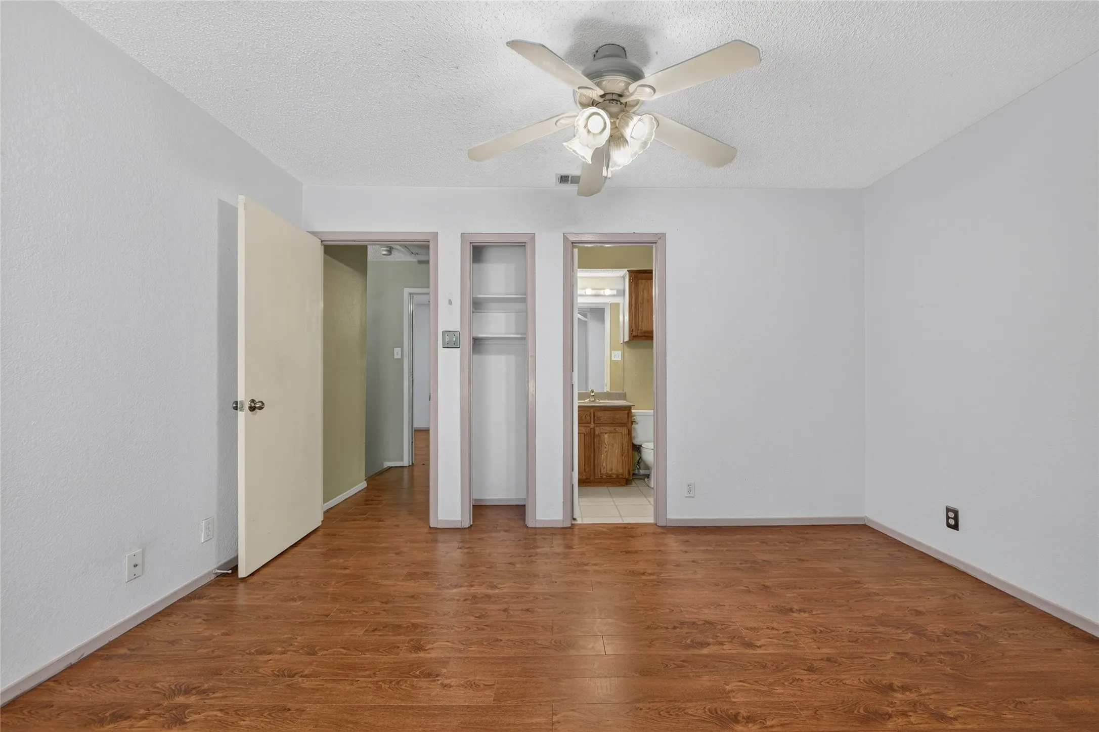 Condominium For Sale in Denton County , 929 Hickory Street 18, Denton, Texas 76201, 2 Bedroom, 3 Bathroom, Garage spaces, 1,047 Sqft, built in 1985, mls#21382337, Real Estate Agent in Denton, Homes For Sale in Denton county, Homes For Sale in Denton, Realtor in Denton Texas, Real Estate Brokerage Independent Realty Texas, Luminita Cordes Realtor