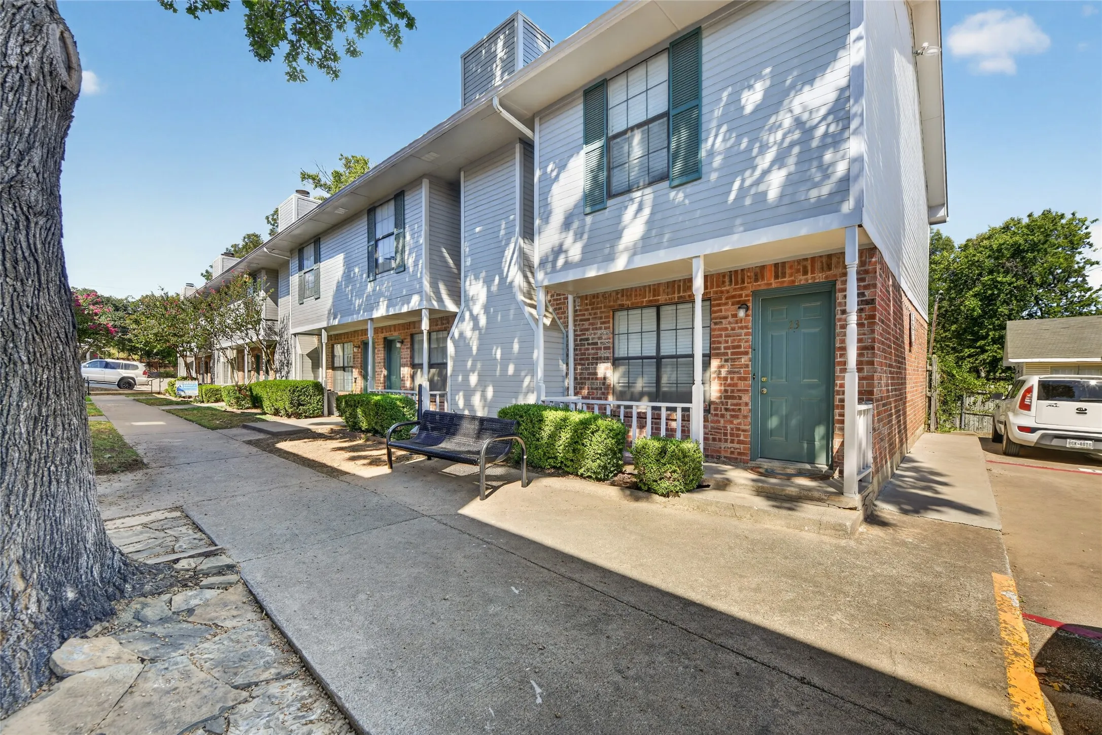 Condominium For Sale in Denton County , 929 Hickory Street 18, Denton, Texas 76201, 2 Bedroom, 3 Bathroom, Garage spaces, 1,047 Sqft, built in 1985, mls#21382337, Real Estate Agent in Denton, Homes For Sale in Denton county, Homes For Sale in Denton, Realtor in Denton Texas, Real Estate Brokerage Independent Realty Texas, Luminita Cordes Realtor