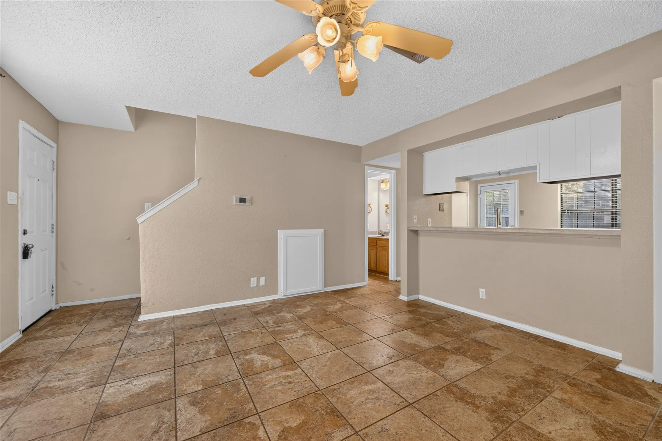 Condominium For Sale in Denton County , 929 Hickory Street 18, Denton, Texas 76201, 2 Bedroom, 3 Bathroom, Garage spaces, 1,047 Sqft, built in 1985, mls#21382337, Real Estate Agent in Denton, Homes For Sale in Denton county, Homes For Sale in Denton, Realtor in Denton Texas, Real Estate Brokerage Independent Realty Texas, Luminita Cordes Realtor