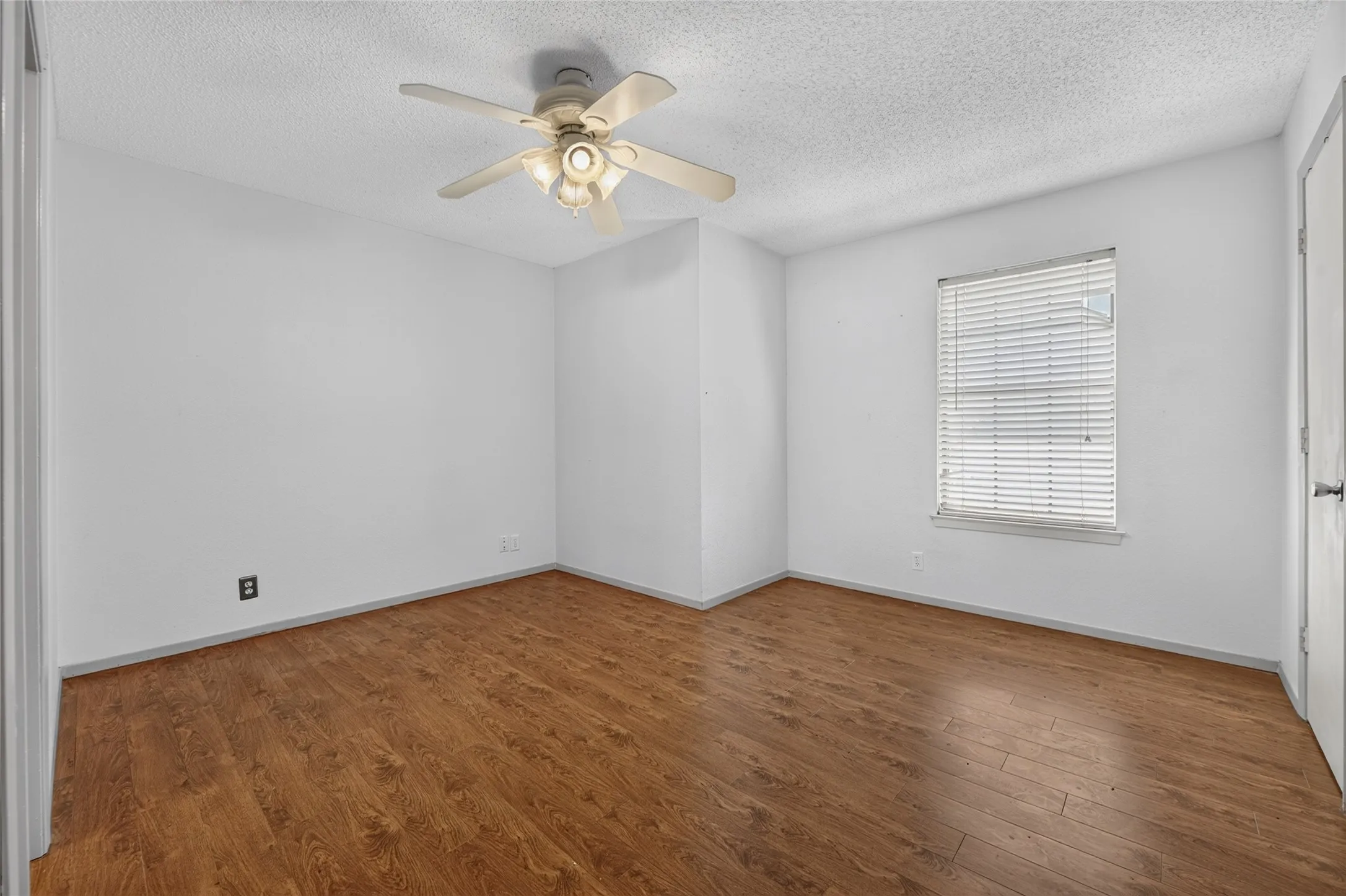 Condominium For Sale in Denton County , 929 Hickory Street 18, Denton, Texas 76201, 2 Bedroom, 3 Bathroom, Garage spaces, 1,047 Sqft, built in 1985, mls#21382337, Real Estate Agent in Denton, Homes For Sale in Denton county, Homes For Sale in Denton, Realtor in Denton Texas, Real Estate Brokerage Independent Realty Texas, Luminita Cordes Realtor