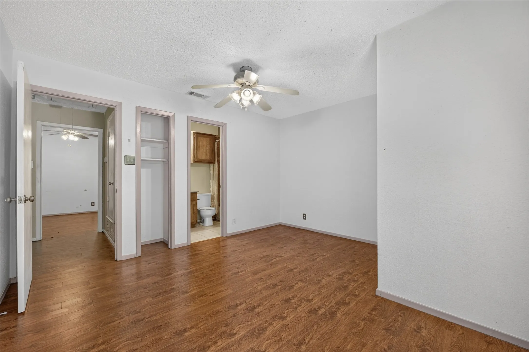 Condominium For Sale in Denton County , 929 Hickory Street 18, Denton, Texas 76201, 2 Bedroom, 3 Bathroom, Garage spaces, 1,047 Sqft, built in 1985, mls#21382337, Real Estate Agent in Denton, Homes For Sale in Denton county, Homes For Sale in Denton, Realtor in Denton Texas, Real Estate Brokerage Independent Realty Texas, Luminita Cordes Realtor
