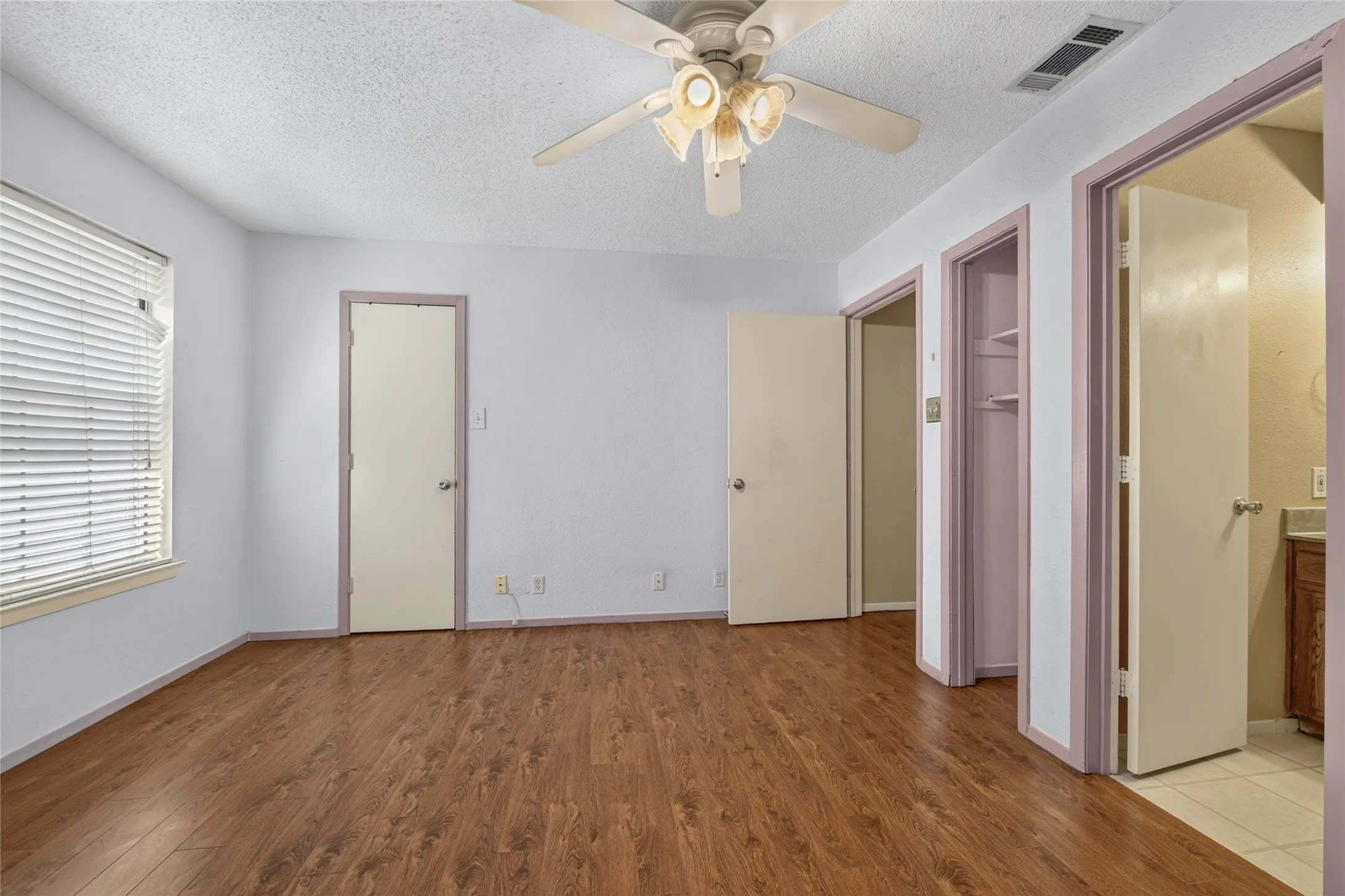 Condominium For Sale in Denton County , 929 Hickory Street 18, Denton, Texas 76201, 2 Bedroom, 3 Bathroom, Garage spaces, 1,047 Sqft, built in 1985, mls#21382337, Real Estate Agent in Denton, Homes For Sale in Denton county, Homes For Sale in Denton, Realtor in Denton Texas, Real Estate Brokerage Independent Realty Texas, Luminita Cordes Realtor