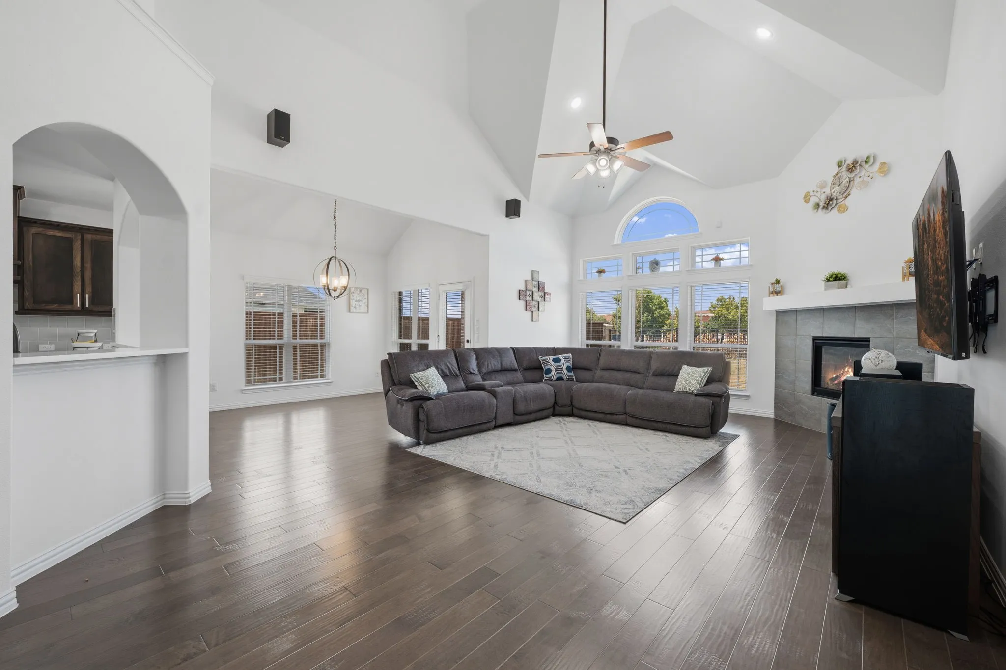 Single Family Residence For Sale in Collin County , 461 Highbridge Lane, Prosper, Texas 75078, 5 Bedroom, 5 Bathroom, 2 Garage spaces, 4,486 Sqft, built in 2022, mls#21381277, Real Estate Agent in Prosper, Homes For Sale in Collin county, Homes For Sale in Prosper, Realtor in Prosper Texas, Real Estate Brokerage Independent Realty Texas, Luminita Cordes Realtor