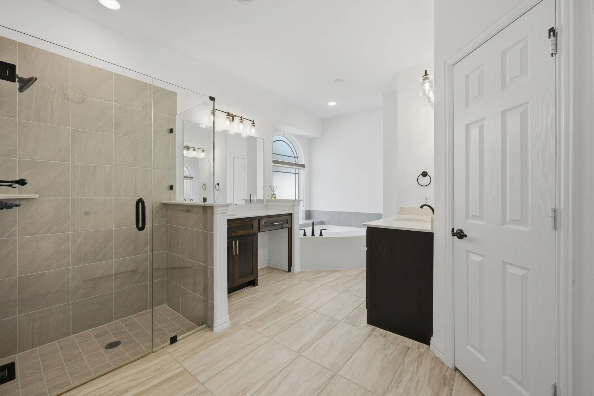 Single Family Residence For Sale in Collin County , 461 Highbridge Lane, Prosper, Texas 75078, 5 Bedroom, 5 Bathroom, 2 Garage spaces, 4,486 Sqft, built in 2022, mls#21381277, Real Estate Agent in Prosper, Homes For Sale in Collin county, Homes For Sale in Prosper, Realtor in Prosper Texas, Real Estate Brokerage Independent Realty Texas, Luminita Cordes Realtor