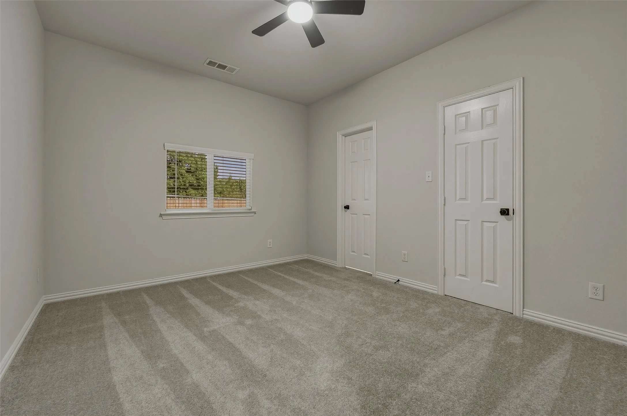 Single Family Residence For Sale in Denton County , 631 Lakeshore Boulevard, Oak Point, Texas 75068, 5 Bedroom, 3 Bathroom, 2 Garage spaces, 1,975 Sqft, built in 2004, mls#21382242, Real Estate Agent in Oak Point, Homes For Sale in Denton county, Homes For Sale in Oak Point, Realtor in Oak Point Texas, Real Estate Brokerage Independent Realty Texas, Luminita Cordes Realtor