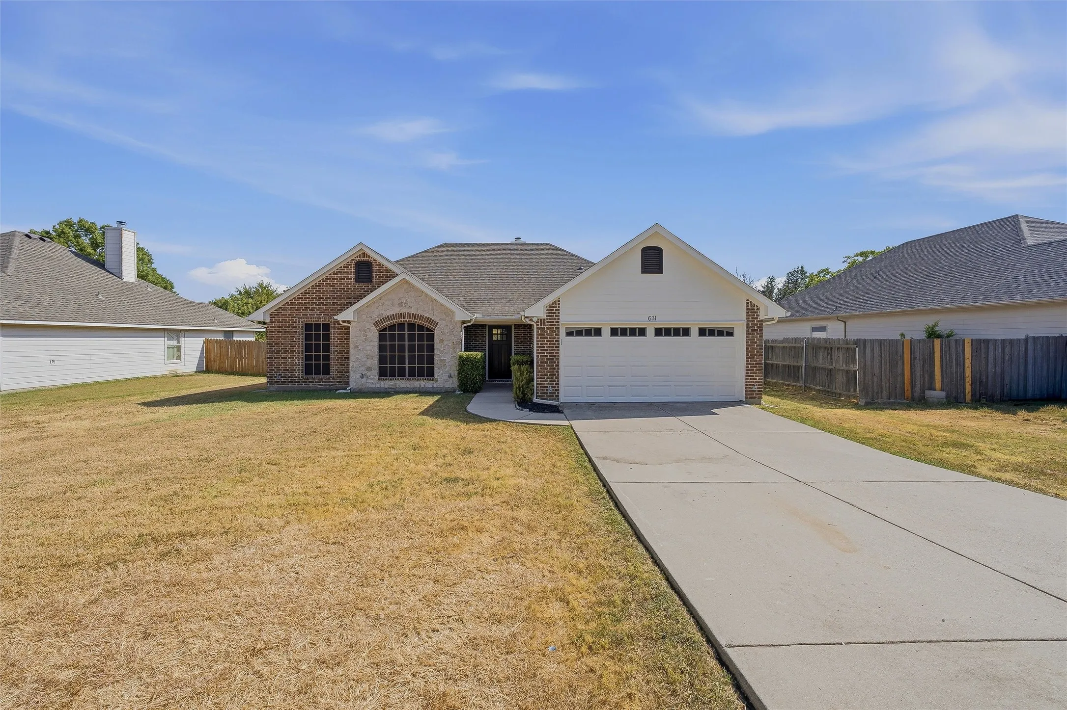 Single Family Residence For Sale in Denton County , 631 Lakeshore Boulevard, Oak Point, Texas 75068, 5 Bedroom, 3 Bathroom, 2 Garage spaces, 1,975 Sqft, built in 2004, mls#21382242, Real Estate Agent in Oak Point, Homes For Sale in Denton county, Homes For Sale in Oak Point, Realtor in Oak Point Texas, Real Estate Brokerage Independent Realty Texas, Luminita Cordes Realtor