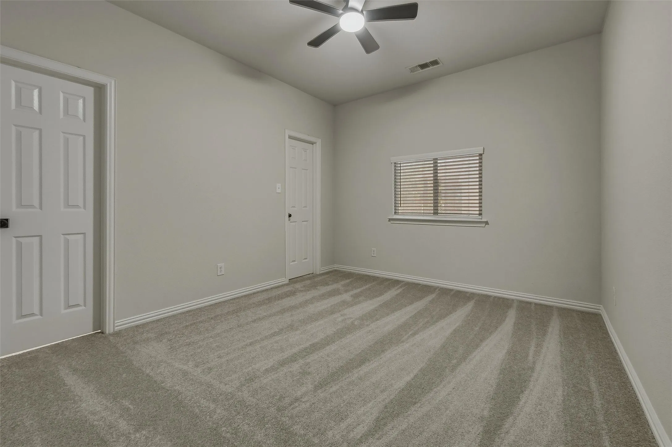 Single Family Residence For Sale in Denton County , 631 Lakeshore Boulevard, Oak Point, Texas 75068, 5 Bedroom, 3 Bathroom, 2 Garage spaces, 1,975 Sqft, built in 2004, mls#21382242, Real Estate Agent in Oak Point, Homes For Sale in Denton county, Homes For Sale in Oak Point, Realtor in Oak Point Texas, Real Estate Brokerage Independent Realty Texas, Luminita Cordes Realtor