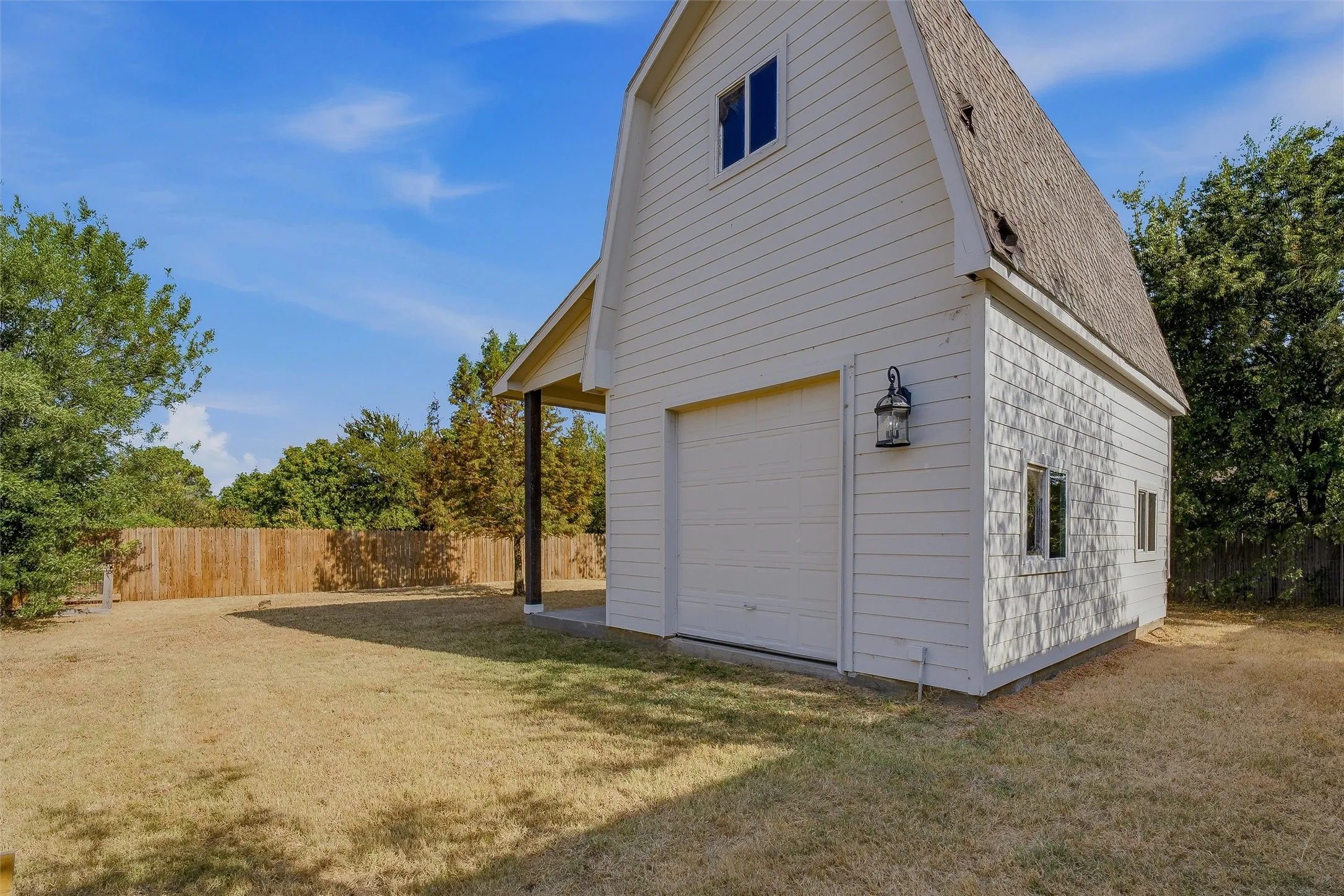 Single Family Residence For Sale in Denton County , 631 Lakeshore Boulevard, Oak Point, Texas 75068, 5 Bedroom, 3 Bathroom, 2 Garage spaces, 1,975 Sqft, built in 2004, mls#21382242, Real Estate Agent in Oak Point, Homes For Sale in Denton county, Homes For Sale in Oak Point, Realtor in Oak Point Texas, Real Estate Brokerage Independent Realty Texas, Luminita Cordes Realtor