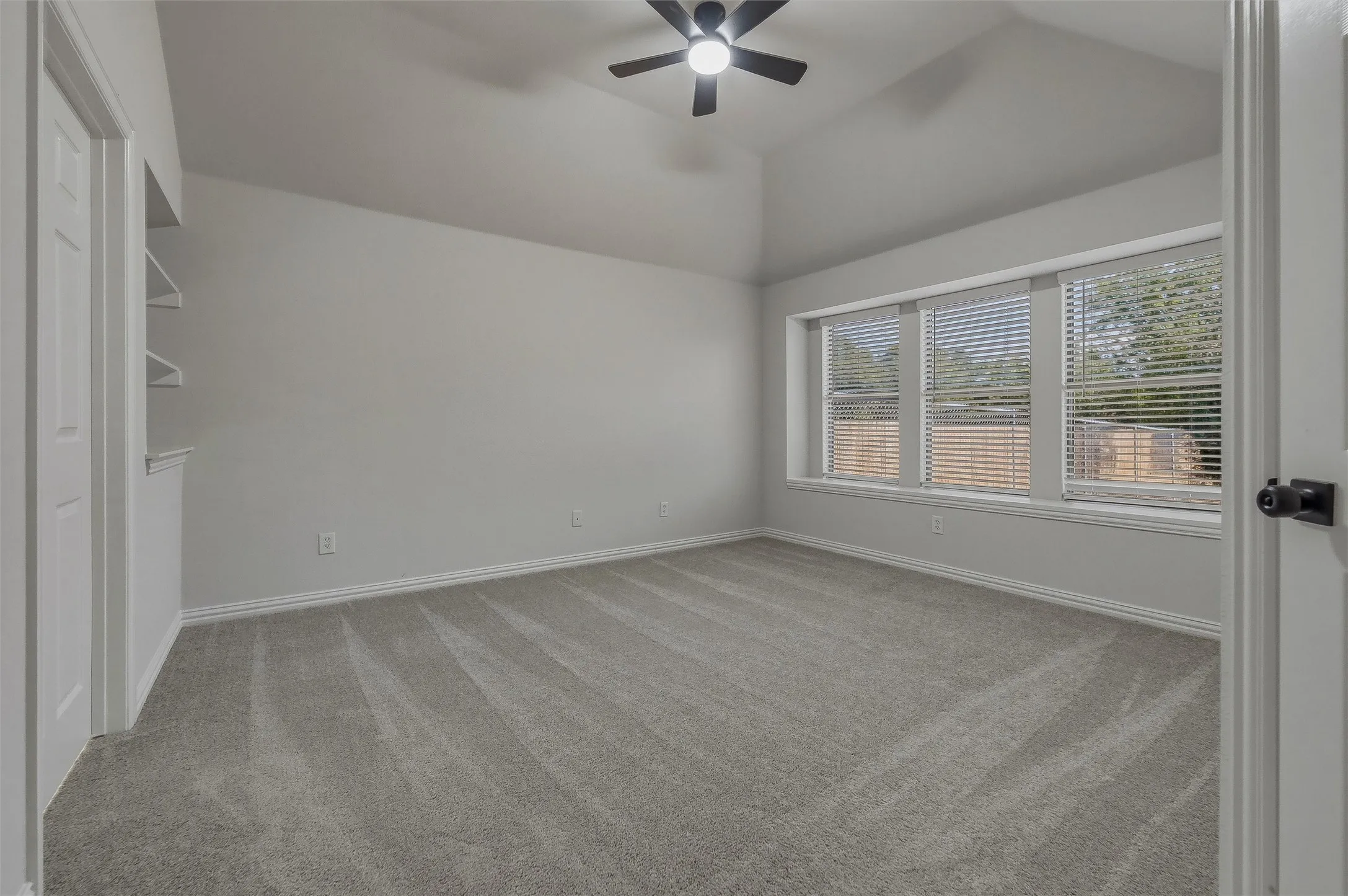 Single Family Residence For Sale in Denton County , 631 Lakeshore Boulevard, Oak Point, Texas 75068, 5 Bedroom, 3 Bathroom, 2 Garage spaces, 1,975 Sqft, built in 2004, mls#21382242, Real Estate Agent in Oak Point, Homes For Sale in Denton county, Homes For Sale in Oak Point, Realtor in Oak Point Texas, Real Estate Brokerage Independent Realty Texas, Luminita Cordes Realtor