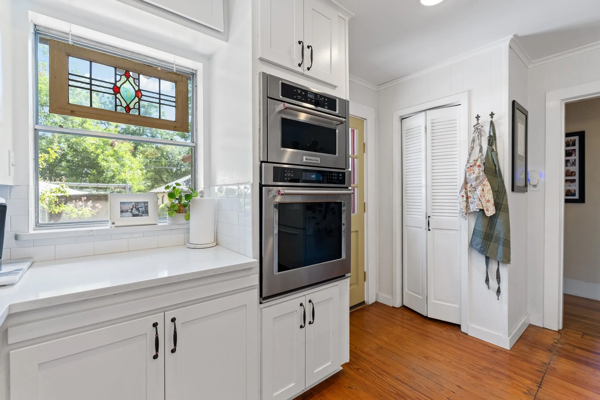 Check out all the cute stained glass windows in this house!