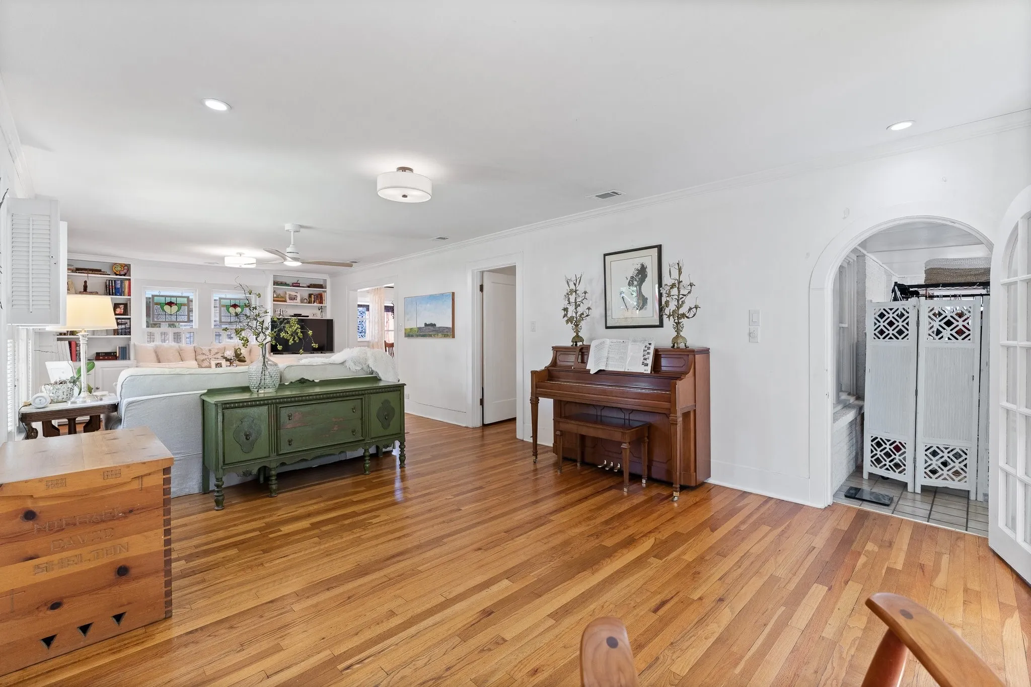 This is the front entrance. On the left, you will go into the office/laundry room. You can always close the cute rounded door.