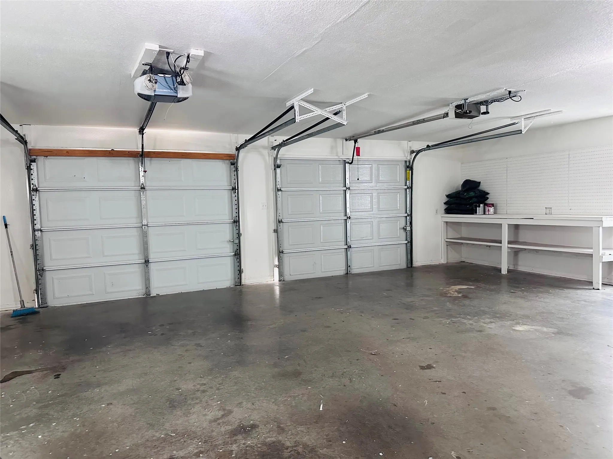 Single Family Residence For Sale in Henderson County , 14203 County Road 2900, Eustace, Texas 75124, 3 Bedroom, 2 Bathroom, 2 Garage spaces, 1,829 Sqft, built in 2006, mls#21382339, Real Estate Agent in Eustace, Homes For Sale in Henderson county, Homes For Sale in Eustace, Realtor in Eustace Texas, Real Estate Brokerage Independent Realty Texas, Luminita Cordes Realtor