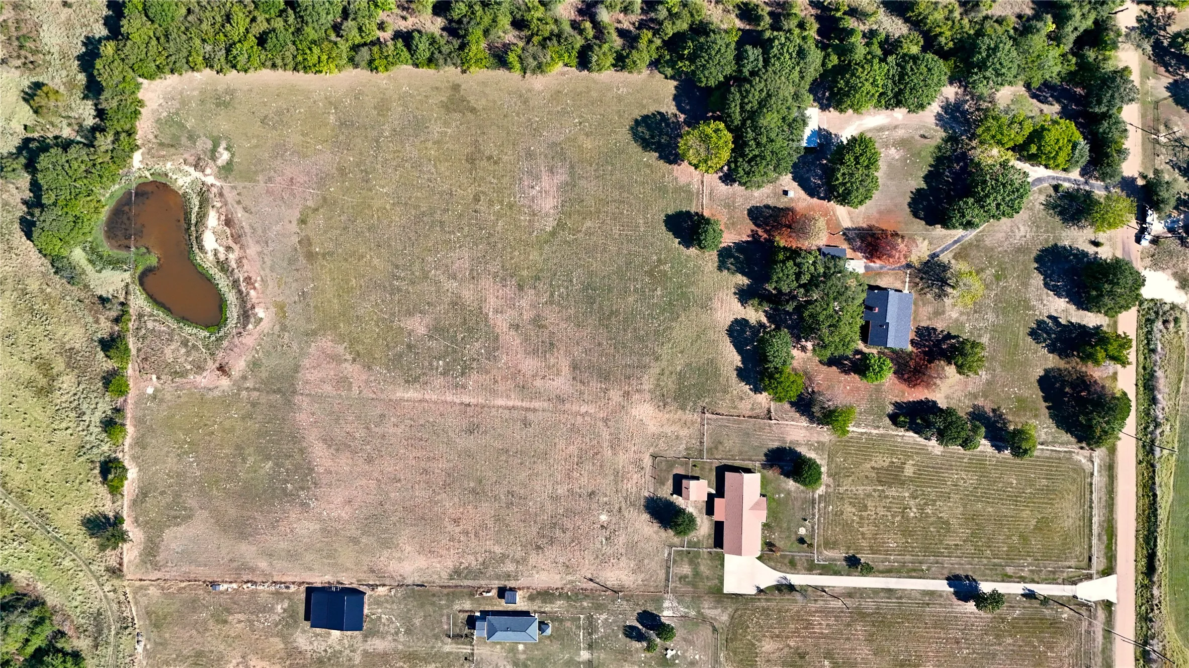 Single Family Residence For Sale in Henderson County , 14203 County Road 2900, Eustace, Texas 75124, 3 Bedroom, 2 Bathroom, 2 Garage spaces, 1,829 Sqft, built in 2006, mls#21382339, Real Estate Agent in Eustace, Homes For Sale in Henderson county, Homes For Sale in Eustace, Realtor in Eustace Texas, Real Estate Brokerage Independent Realty Texas, Luminita Cordes Realtor