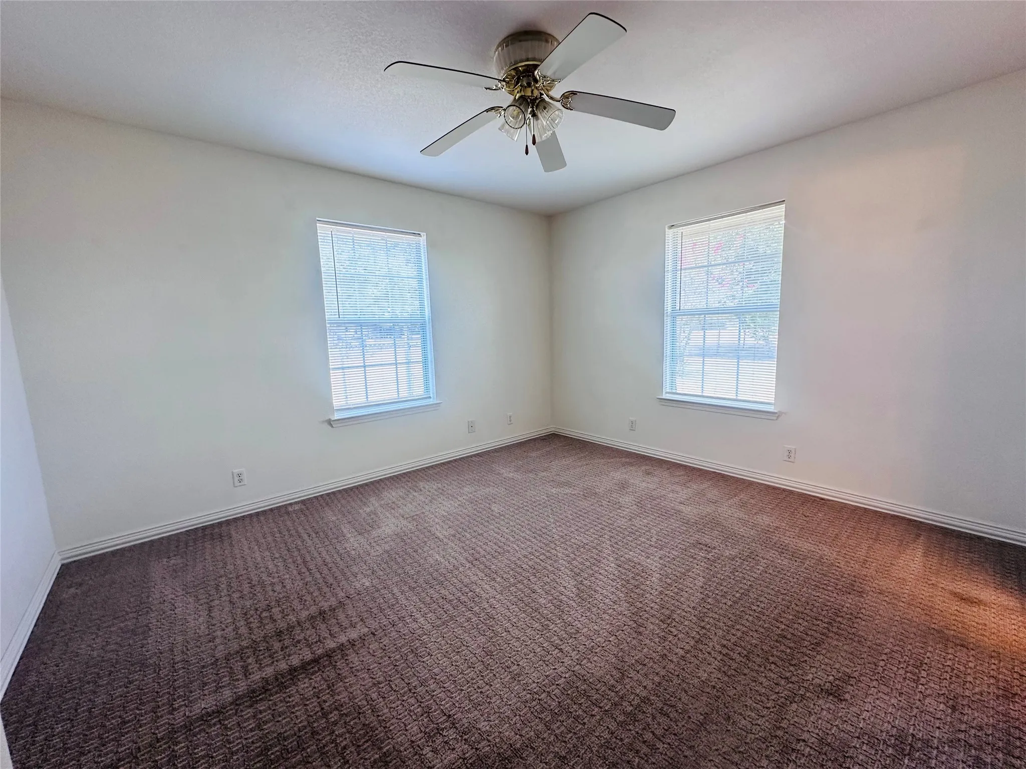 Single Family Residence For Sale in Henderson County , 14203 County Road 2900, Eustace, Texas 75124, 3 Bedroom, 2 Bathroom, 2 Garage spaces, 1,829 Sqft, built in 2006, mls#21382339, Real Estate Agent in Eustace, Homes For Sale in Henderson county, Homes For Sale in Eustace, Realtor in Eustace Texas, Real Estate Brokerage Independent Realty Texas, Luminita Cordes Realtor