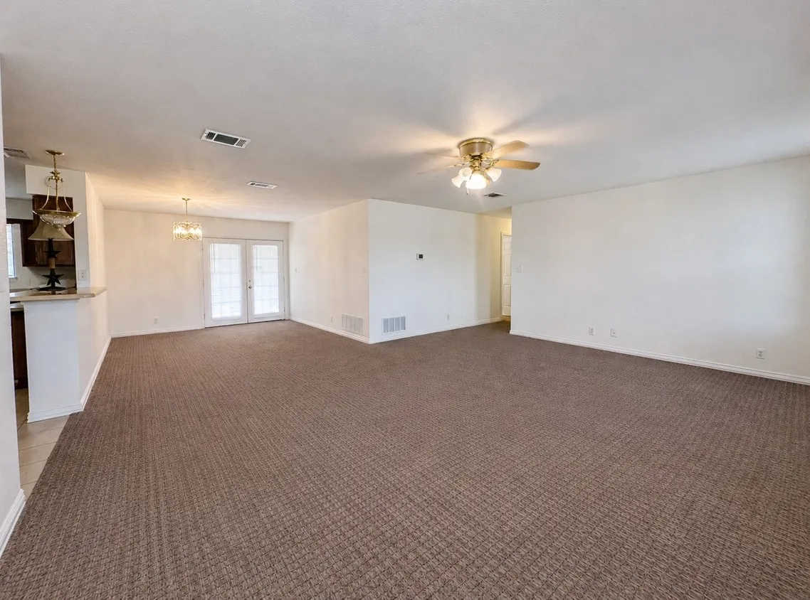 Single Family Residence For Sale in Henderson County , 14203 County Road 2900, Eustace, Texas 75124, 3 Bedroom, 2 Bathroom, 2 Garage spaces, 1,829 Sqft, built in 2006, mls#21382339, Real Estate Agent in Eustace, Homes For Sale in Henderson county, Homes For Sale in Eustace, Realtor in Eustace Texas, Real Estate Brokerage Independent Realty Texas, Luminita Cordes Realtor