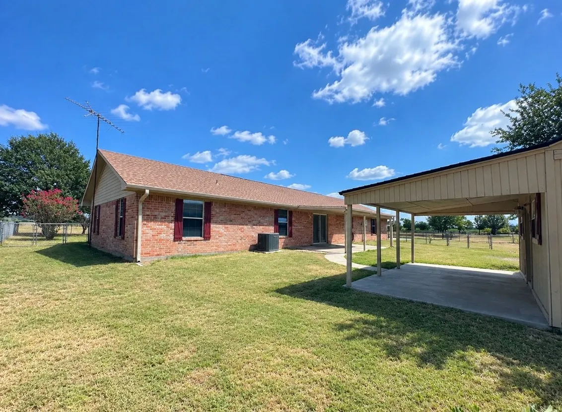 Single Family Residence For Sale in Henderson County , 14203 County Road 2900, Eustace, Texas 75124, 3 Bedroom, 2 Bathroom, 2 Garage spaces, 1,829 Sqft, built in 2006, mls#21382339, Real Estate Agent in Eustace, Homes For Sale in Henderson county, Homes For Sale in Eustace, Realtor in Eustace Texas, Real Estate Brokerage Independent Realty Texas, Luminita Cordes Realtor