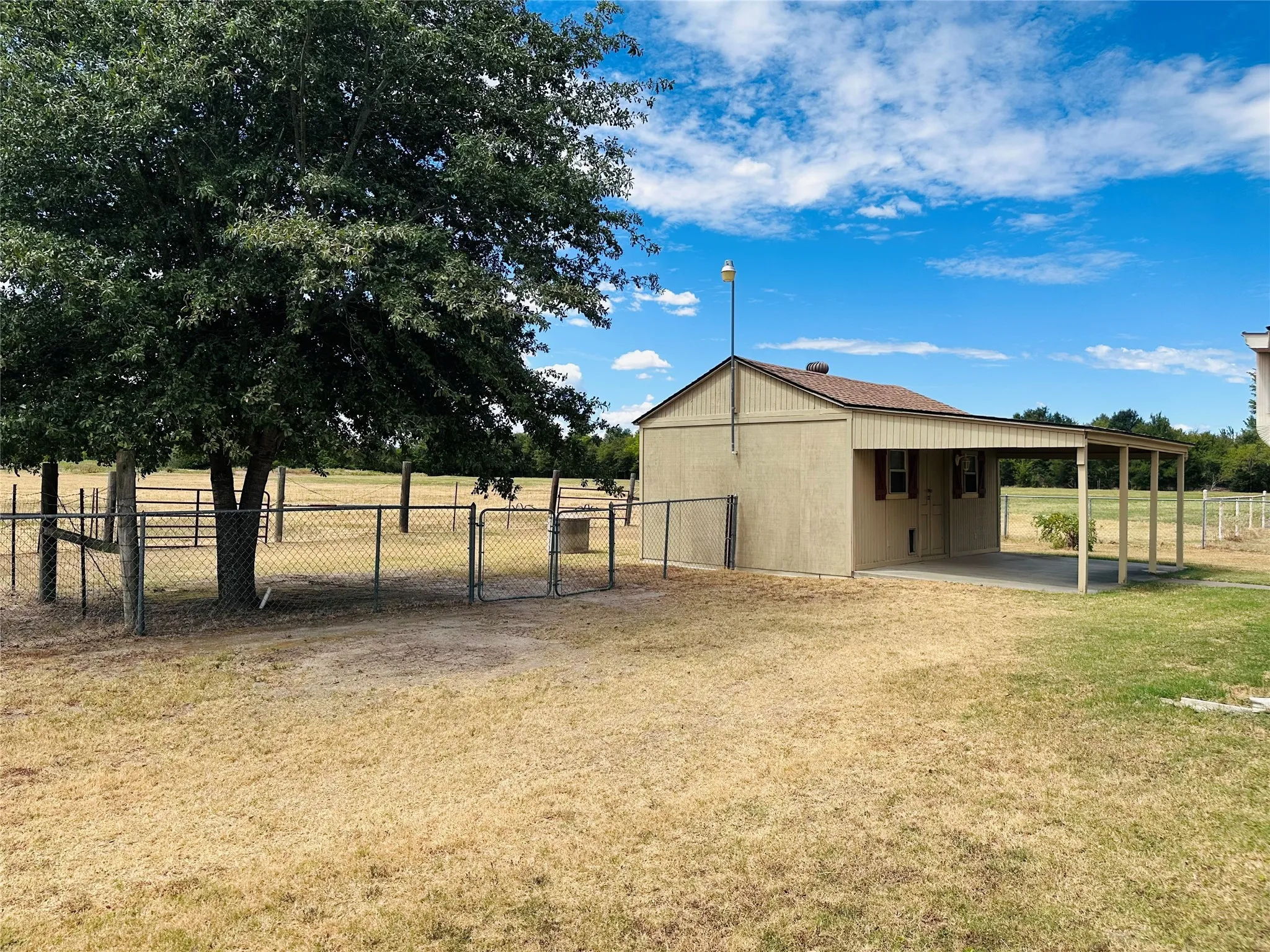 Single Family Residence For Sale in Henderson County , 14203 County Road 2900, Eustace, Texas 75124, 3 Bedroom, 2 Bathroom, 2 Garage spaces, 1,829 Sqft, built in 2006, mls#21382339, Real Estate Agent in Eustace, Homes For Sale in Henderson county, Homes For Sale in Eustace, Realtor in Eustace Texas, Real Estate Brokerage Independent Realty Texas, Luminita Cordes Realtor