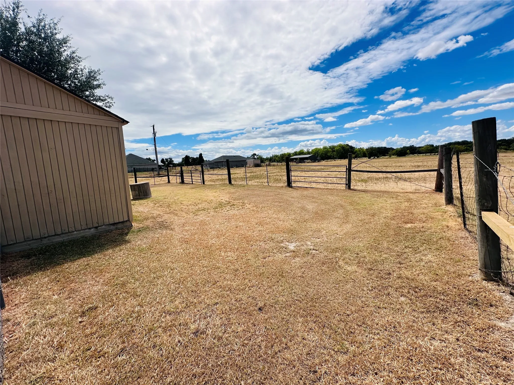 Single Family Residence For Sale in Henderson County , 14203 County Road 2900, Eustace, Texas 75124, 3 Bedroom, 2 Bathroom, 2 Garage spaces, 1,829 Sqft, built in 2006, mls#21382339, Real Estate Agent in Eustace, Homes For Sale in Henderson county, Homes For Sale in Eustace, Realtor in Eustace Texas, Real Estate Brokerage Independent Realty Texas, Luminita Cordes Realtor