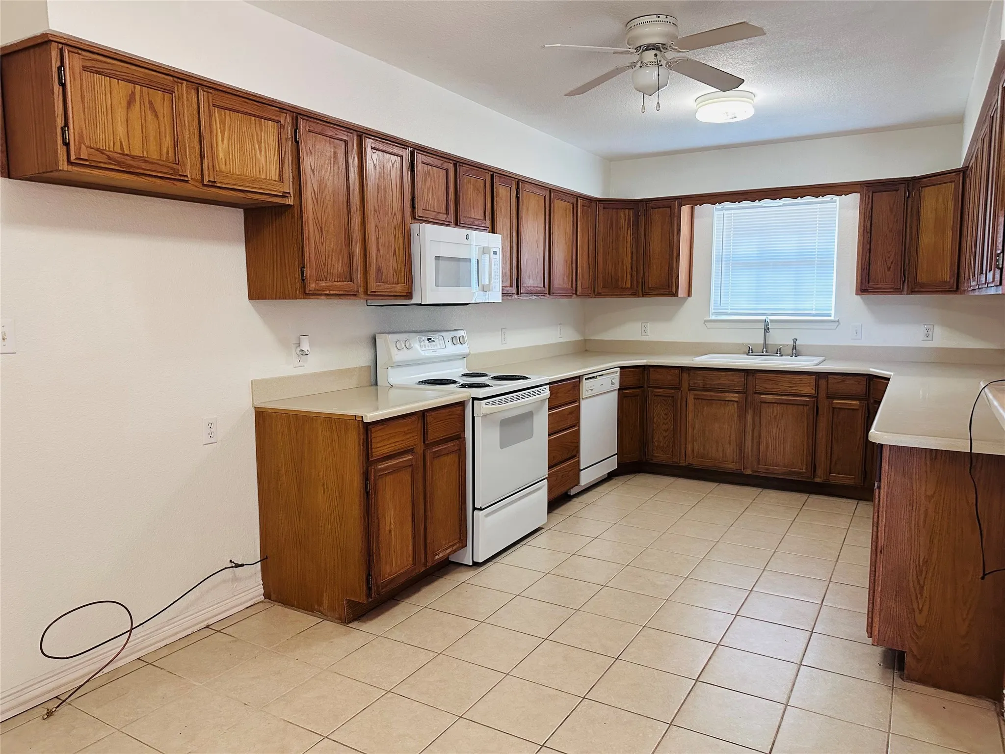 Single Family Residence For Sale in Henderson County , 14203 County Road 2900, Eustace, Texas 75124, 3 Bedroom, 2 Bathroom, 2 Garage spaces, 1,829 Sqft, built in 2006, mls#21382339, Real Estate Agent in Eustace, Homes For Sale in Henderson county, Homes For Sale in Eustace, Realtor in Eustace Texas, Real Estate Brokerage Independent Realty Texas, Luminita Cordes Realtor