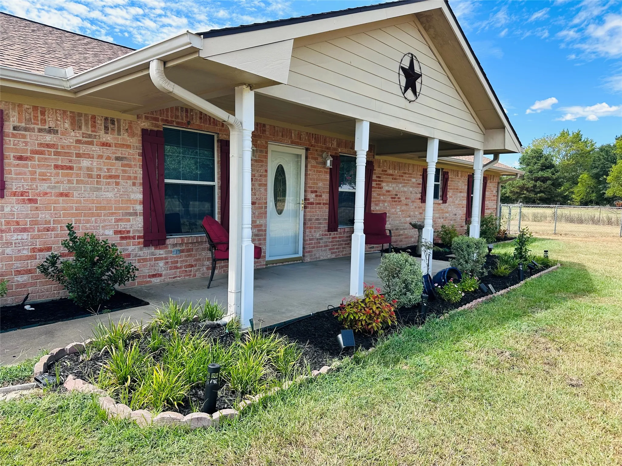 Single Family Residence For Sale in Henderson County , 14203 County Road 2900, Eustace, Texas 75124, 3 Bedroom, 2 Bathroom, 2 Garage spaces, 1,829 Sqft, built in 2006, mls#21382339, Real Estate Agent in Eustace, Homes For Sale in Henderson county, Homes For Sale in Eustace, Realtor in Eustace Texas, Real Estate Brokerage Independent Realty Texas, Luminita Cordes Realtor