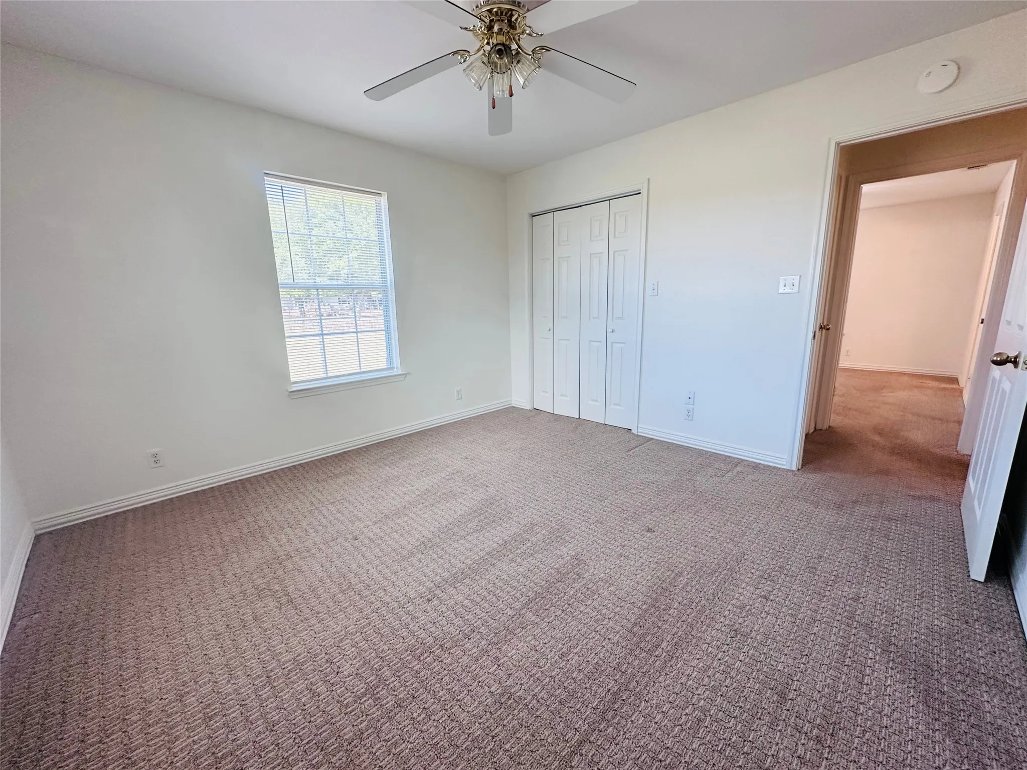 Single Family Residence For Sale in Henderson County , 14203 County Road 2900, Eustace, Texas 75124, 3 Bedroom, 2 Bathroom, 2 Garage spaces, 1,829 Sqft, built in 2006, mls#21382339, Real Estate Agent in Eustace, Homes For Sale in Henderson county, Homes For Sale in Eustace, Realtor in Eustace Texas, Real Estate Brokerage Independent Realty Texas, Luminita Cordes Realtor