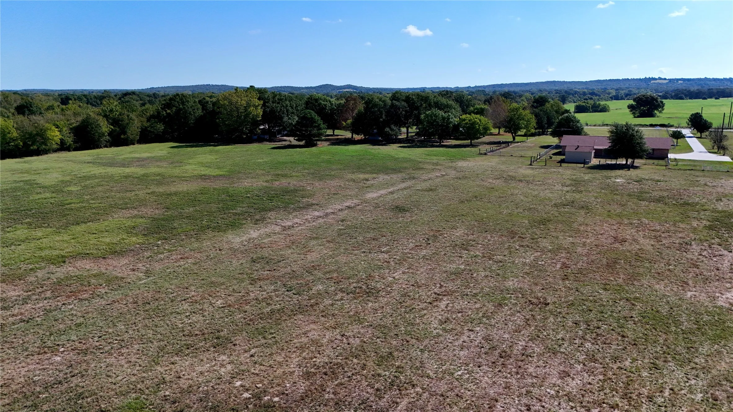 Single Family Residence For Sale in Henderson County , 14203 County Road 2900, Eustace, Texas 75124, 3 Bedroom, 2 Bathroom, 2 Garage spaces, 1,829 Sqft, built in 2006, mls#21382339, Real Estate Agent in Eustace, Homes For Sale in Henderson county, Homes For Sale in Eustace, Realtor in Eustace Texas, Real Estate Brokerage Independent Realty Texas, Luminita Cordes Realtor