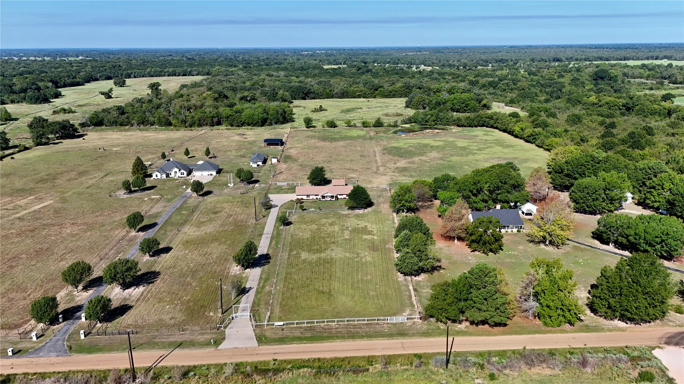 Single Family Residence For Sale in Henderson County , 14203 County Road 2900, Eustace, Texas 75124, 3 Bedroom, 2 Bathroom, 2 Garage spaces, 1,829 Sqft, built in 2006, mls#21382339, Real Estate Agent in Eustace, Homes For Sale in Henderson county, Homes For Sale in Eustace, Realtor in Eustace Texas, Real Estate Brokerage Independent Realty Texas, Luminita Cordes Realtor