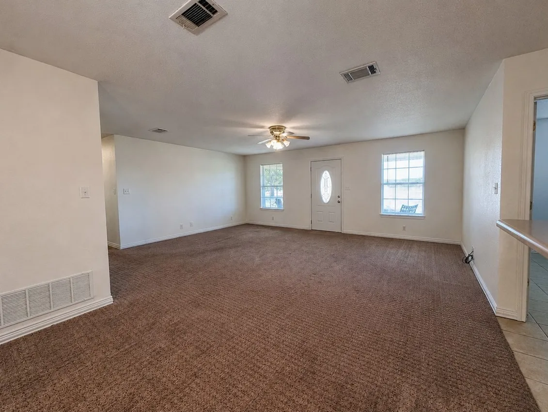 Single Family Residence For Sale in Henderson County , 14203 County Road 2900, Eustace, Texas 75124, 3 Bedroom, 2 Bathroom, 2 Garage spaces, 1,829 Sqft, built in 2006, mls#21382339, Real Estate Agent in Eustace, Homes For Sale in Henderson county, Homes For Sale in Eustace, Realtor in Eustace Texas, Real Estate Brokerage Independent Realty Texas, Luminita Cordes Realtor