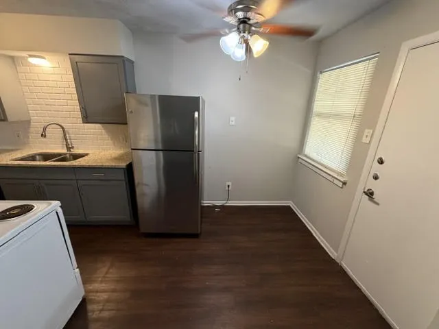 Apartment For Rent in Dallas County , 723 N Marsalis Avenue 106, Dallas, Texas 75203, 1 Bedroom, 1 Bathroom, Garage spaces, 753 Sqft, built in 1961, mls#21382321, Real Estate Agent in Dallas, Homes For Rent in Dallas county, Homes For Rent in Dallas, Realtor in Dallas Texas, Real Estate Brokerage Independent Realty Texas, Luminita Cordes Realtor