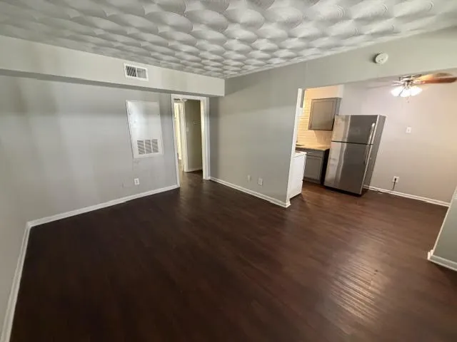 Apartment For Rent in Dallas County , 723 N Marsalis Avenue 106, Dallas, Texas 75203, 1 Bedroom, 1 Bathroom, Garage spaces, 753 Sqft, built in 1961, mls#21382321, Real Estate Agent in Dallas, Homes For Rent in Dallas county, Homes For Rent in Dallas, Realtor in Dallas Texas, Real Estate Brokerage Independent Realty Texas, Luminita Cordes Realtor