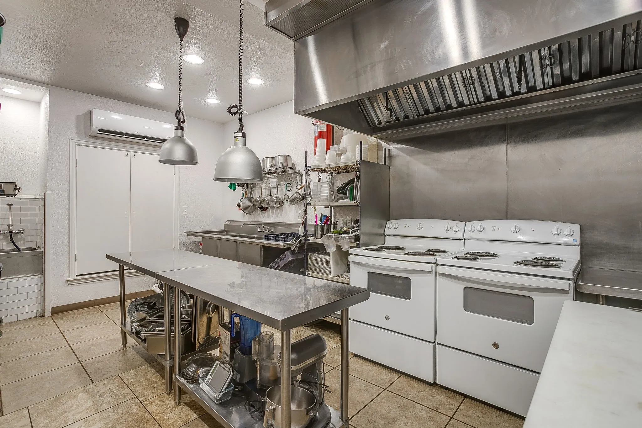 Business For Rent in Hood County , 605 Calinco Drive, Granbury, Texas 76048, 0, 0, Garage spaces, 0 Sqft, built in 1968, mls#21382345, Real Estate Agent in Granbury, Homes For Rent in Hood county, Homes For Rent in Granbury, Realtor in Granbury Texas, Real Estate Brokerage Independent Realty Texas, Luminita Cordes Realtor