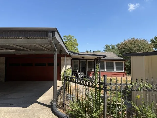 Single Family Residence For Sale in Dallas County , 3004 Falls Church Lane, Mesquite, Texas 75149, 3 Bedroom, 2 Bathroom, 4 Garage spaces, 1,803 Sqft, built in 1977, mls#21382349, Real Estate Agent in Mesquite, Homes For Sale in Dallas county, Homes For Sale in Mesquite, Realtor in Mesquite Texas, Real Estate Brokerage Independent Realty Texas, Luminita Cordes Realtor