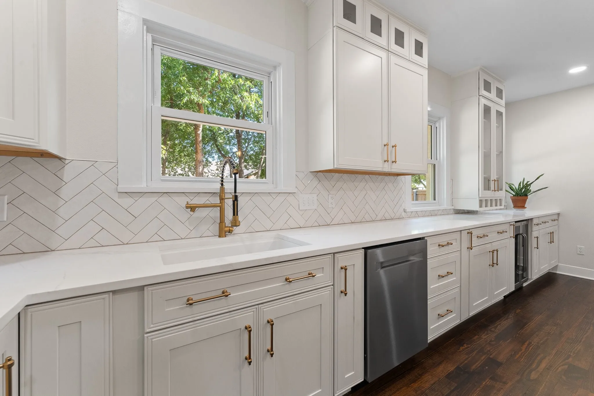 Check out the gorgeous backsplash and the awesome gold hardware!