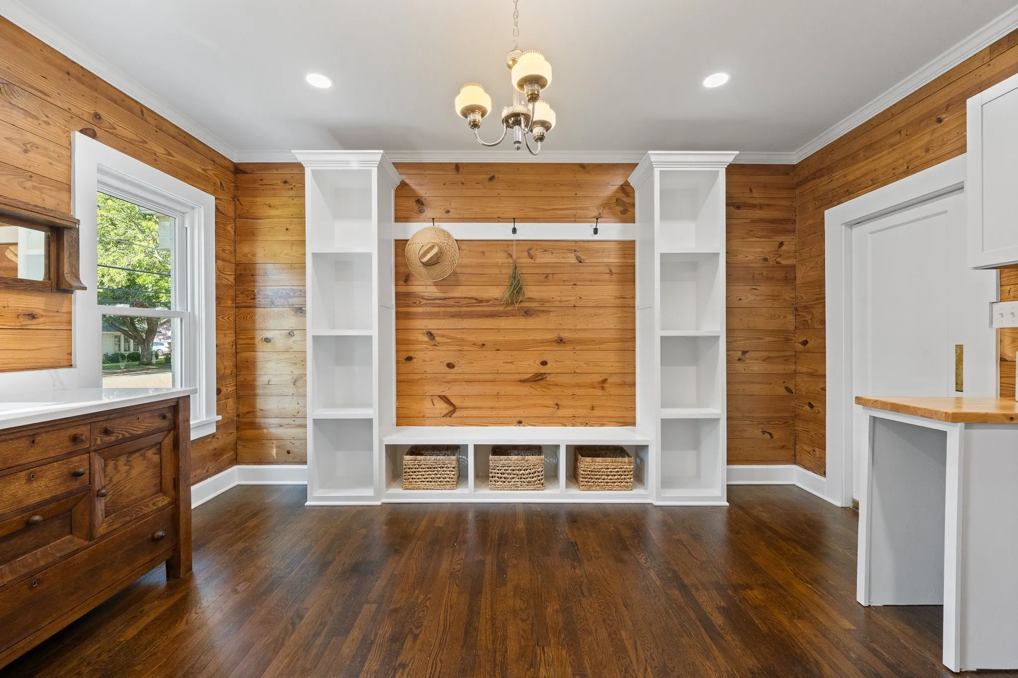 This area could be used as a mud room. SO many possibilities~
